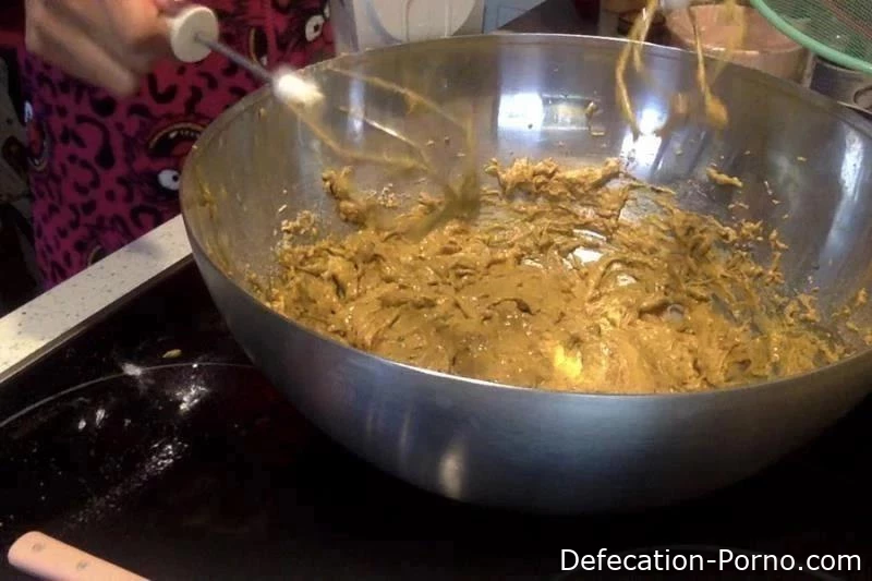 Sinnliches Scat-Verschmieren auf meinem blonden Haar - MissAnja - Popcorn und Scheiße, Essen mit Scheiße kochen