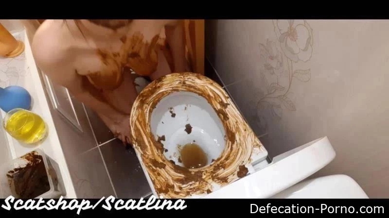 Schmutzige Toilette (Teil 1) mit ScatLina - Bikini-Scheiße, Scat-Riese, Erbrochenes Porno